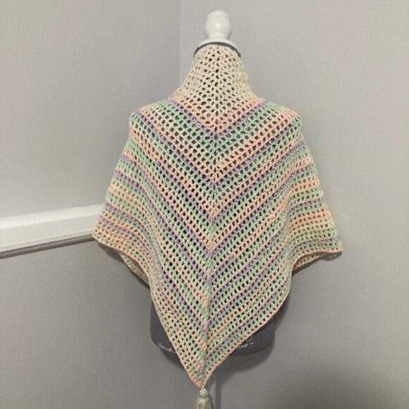 Handmade crochet shawl - Picture 3 of 3